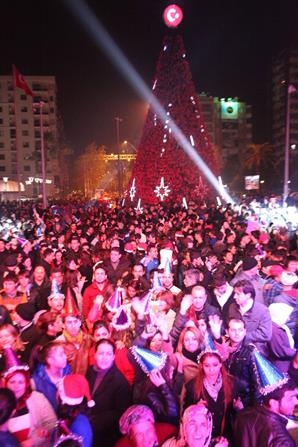 Adana'da Yılbaşı Kutlamalarından Renkli Görüntüler galerisi resim 2
